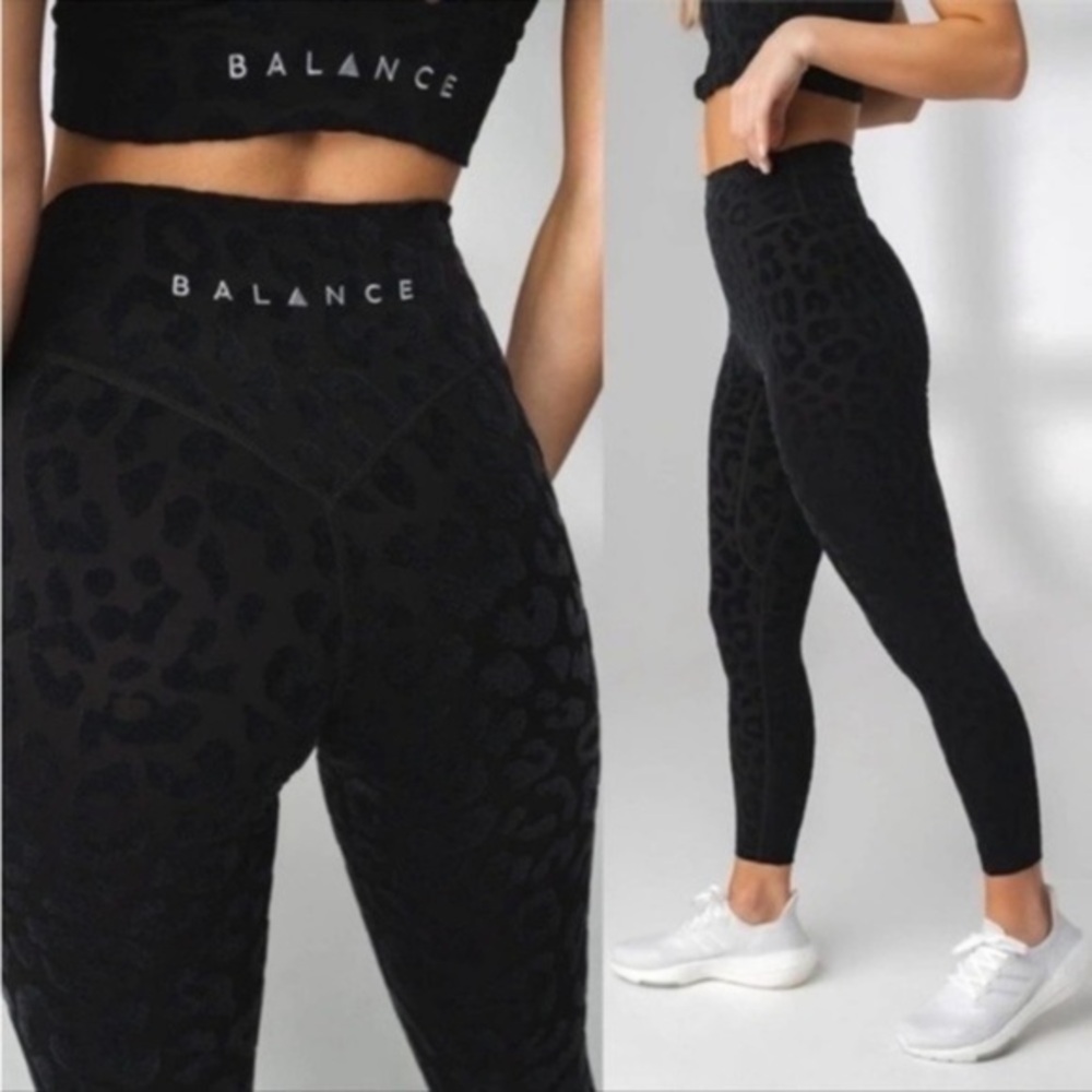 BALANCE ATHLETICA Kingdom Velvet The Lux Pant Panther Balance Logo Leggi…
